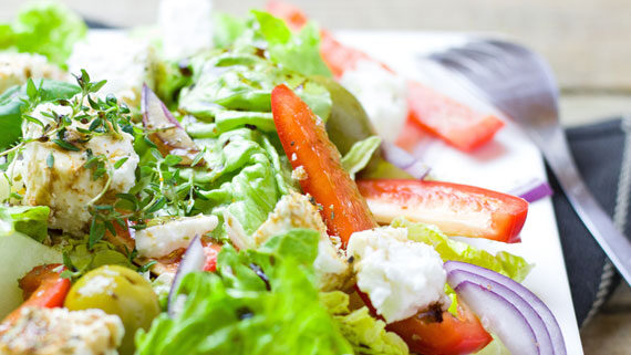 Talerz z warzywami korzystnymi dla diety